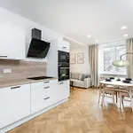 Stylish Stay By Vysehrad Apartment