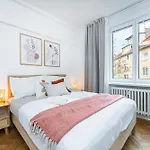 Stylish Stay By Vysehrad Apartment